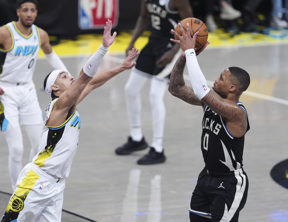 开云下载-雄鹿客场惨败骑士，遭遇败仗