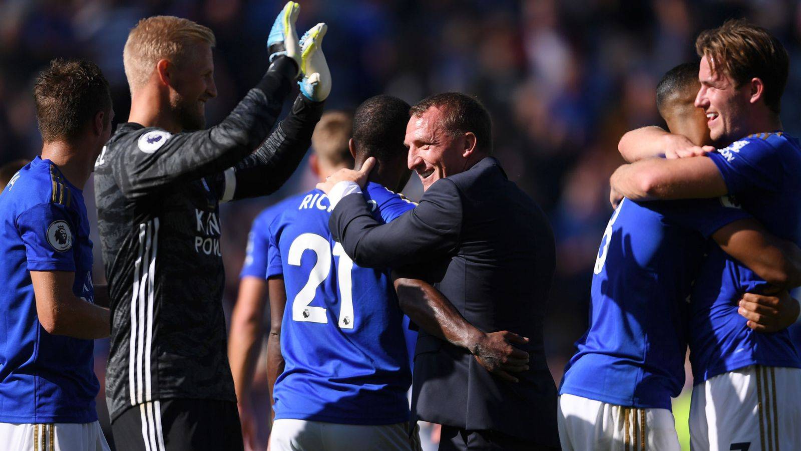 包含沃特福德惨遭逆转，英超保级形势堪忧的词条