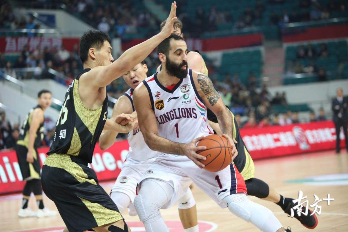 科隆队员发挥出色，力克对手取得胜利的简单介绍