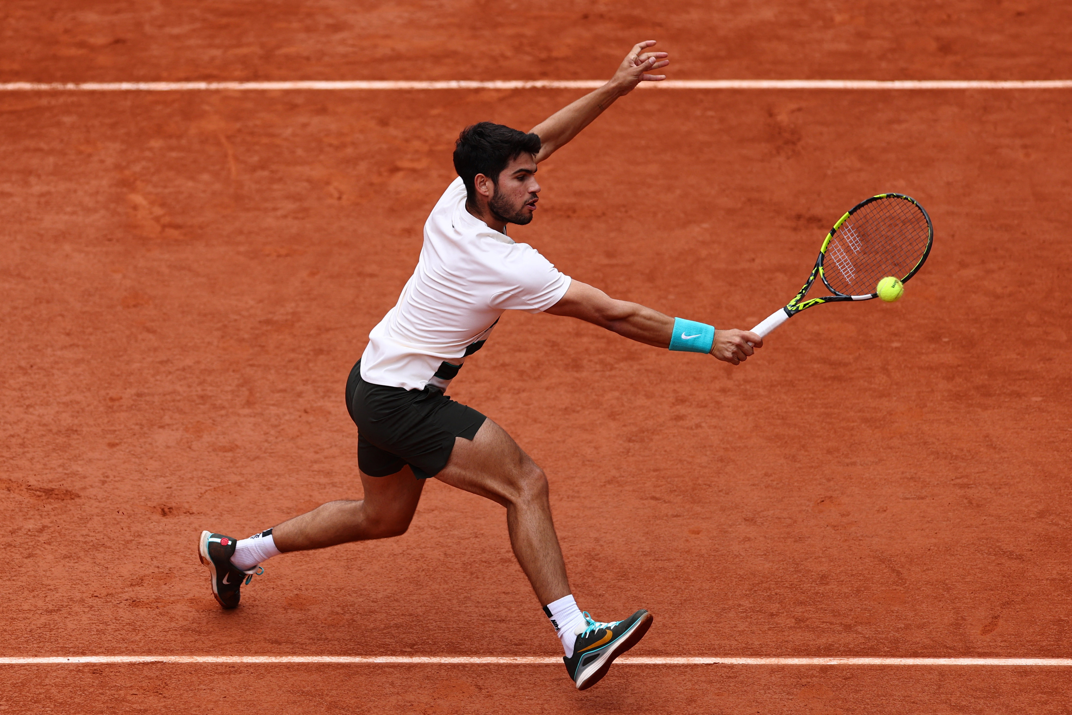 澳网轻取美网,阿尔卡拉斯统治全场 澳网轻取美网,阿尔卡拉斯统治全场