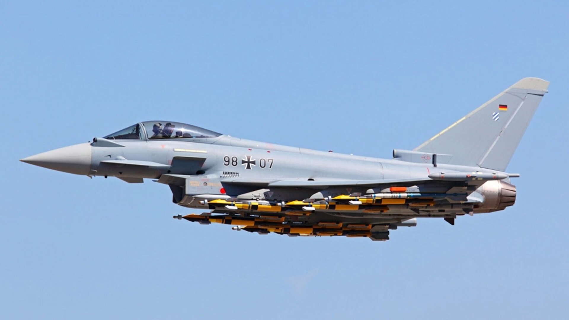 极速狂飙与数据核爆，当维斯塔潘卫冕之夜撞见杜兰特50+盛宴